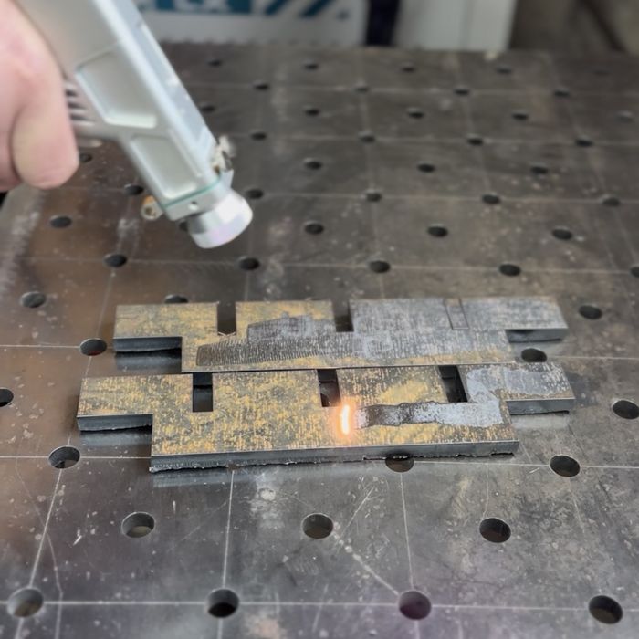 Лазерна чистка металу та зварювання (НЕ ПІСКОСТРУЙ)