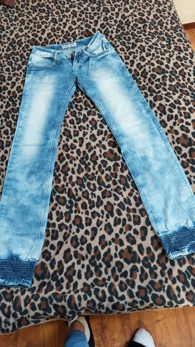 Spodnie dzinsy ze ściągaczem