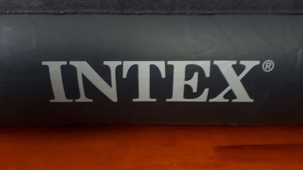 Materac Intex 152x203x46 wbudowana pompka elektryczna