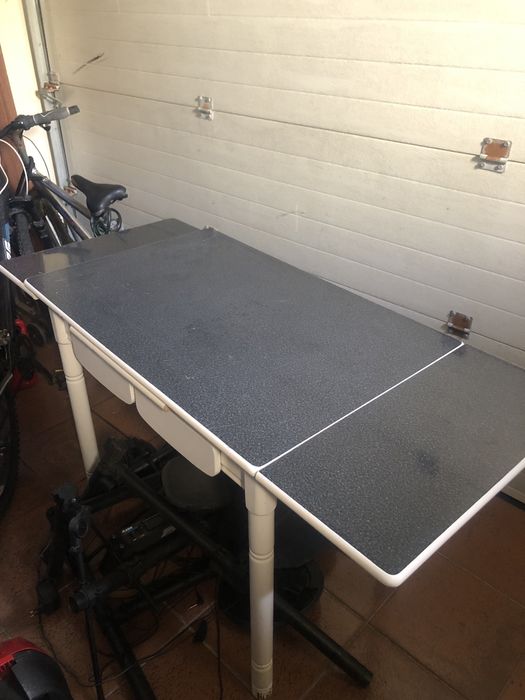 Mesa de cozinha quase nova