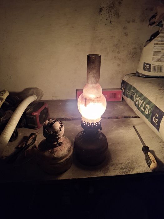 Продам 2 кірасінових лампи