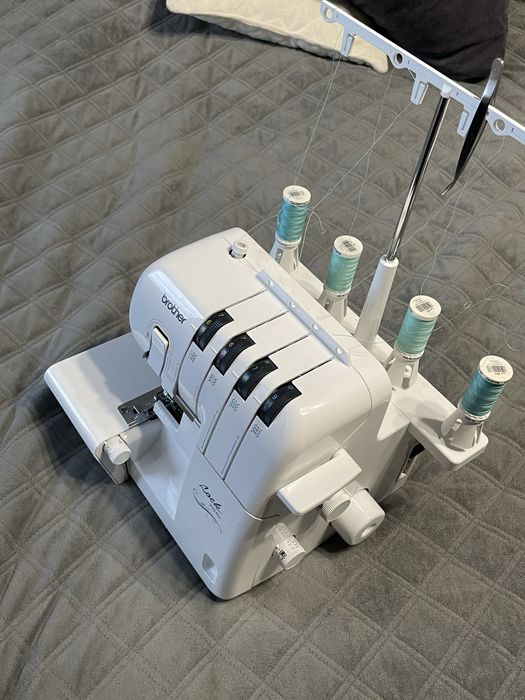 Оверлок машинка б/у