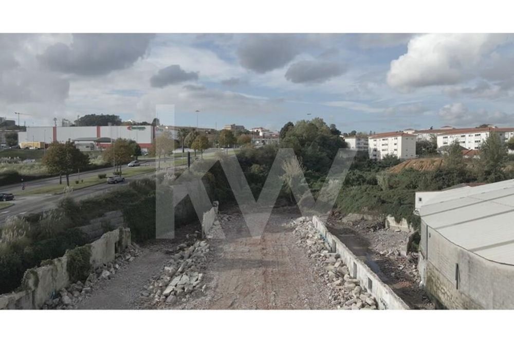 Land Plot in the Eastern Zone of Porto, PIP Approved for High-Rise Construction