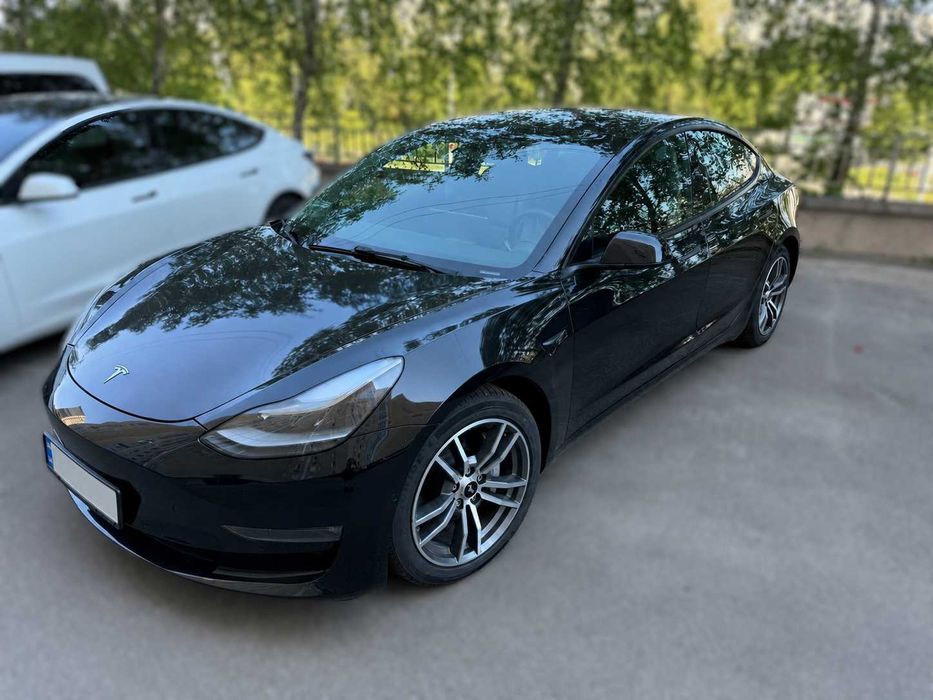 Оренда авто Tesla Model 3. Київ/Київська Область