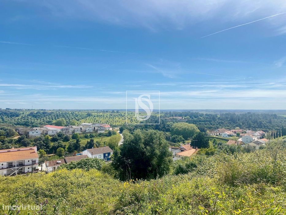 Terreno Misto  (12.240m2) com Casa Agrícola