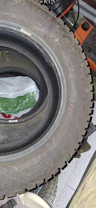 шини Goodyear 215/65 R16  шипи