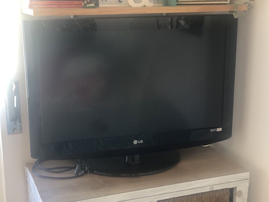 TV LG 32” (81 cm)