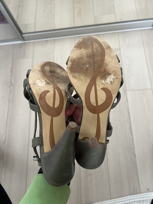 Stradivarius szare szpilki sandały z ćwiekami r. 38