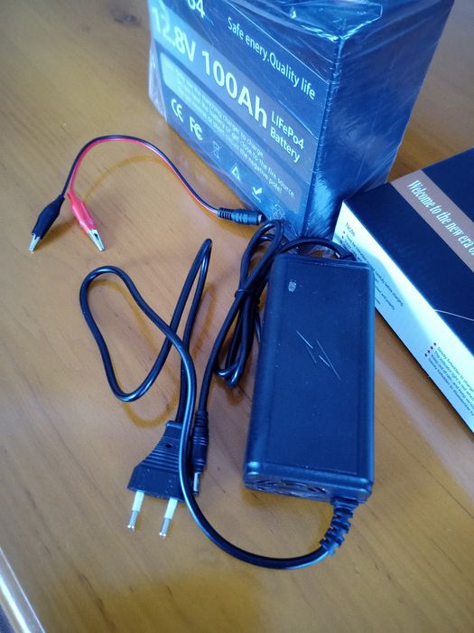 Акумулятор  LIF Po 4  100 A(літій-залізо-фосфат) з зарядним пристроєм