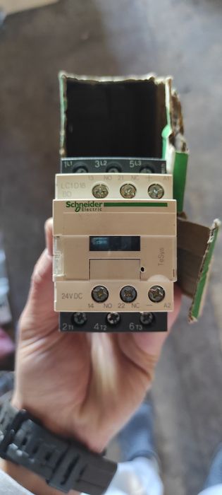 Контактор Schneider Electric TeSys D LC1D18 BD
