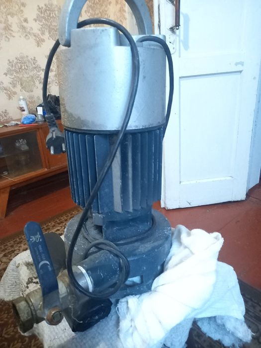 Продам электронасос Helz