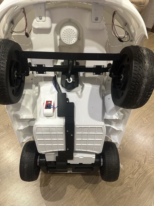 Продам дитячий автомобіль на радіокеруванні