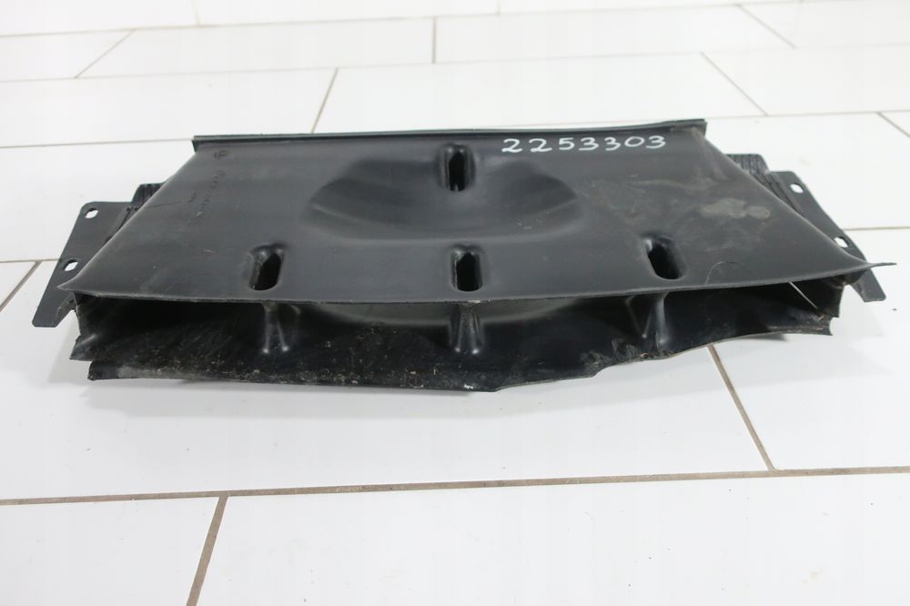 wlot powietrza chłodnicy oleju bmw 3 e36