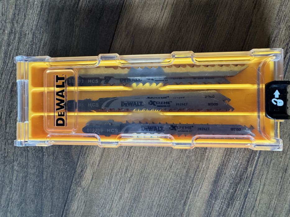 DeWalt DCS369N + 4,0Ah 18V Piła Szablasta Lisica
