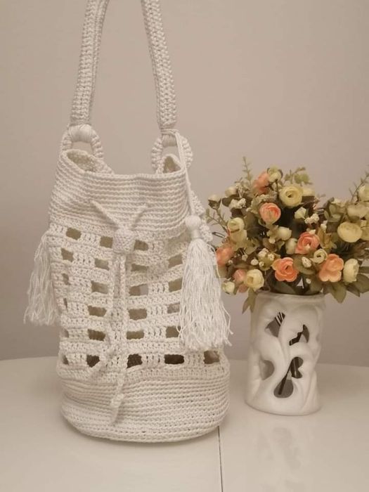 Сумка-авоська белого цвета . Ручная работа.