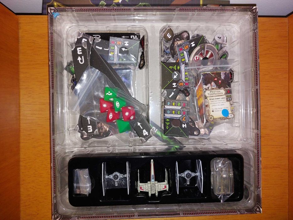 Star Wars X-Wing Miniatures Game (Board Game Jogo de Tabuleiro)
