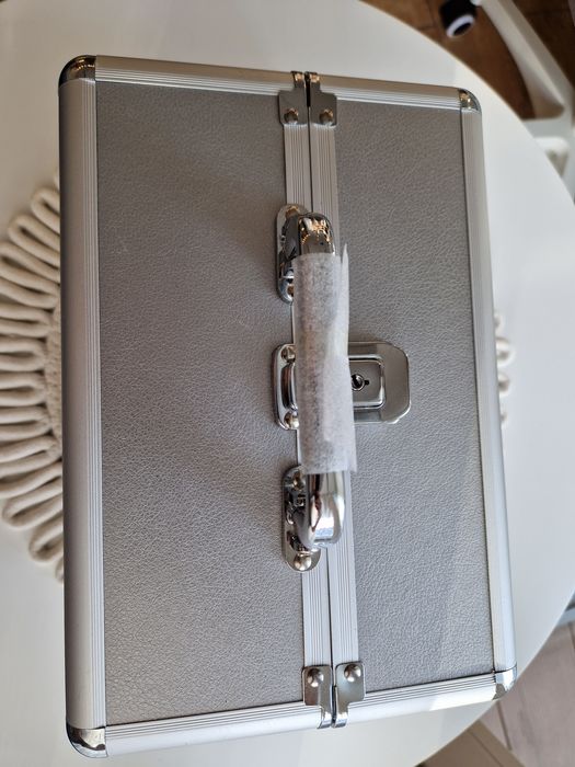 Kuferek walizka makijażowa na kosmetyki