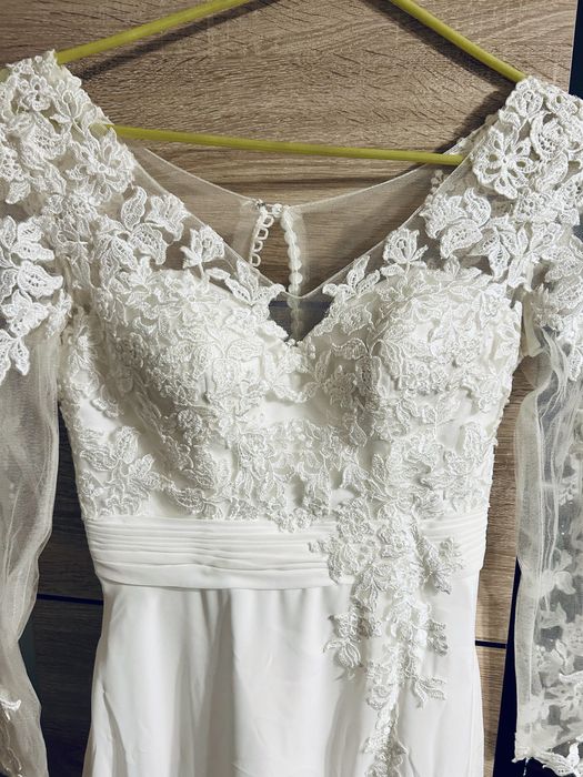 Suknia ślubna z dlugim rękawem koronka