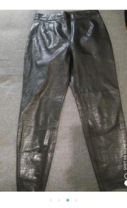 Штаны фирменные с эко кожи Zara.