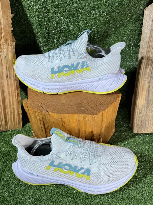 Hoka Carbon X.