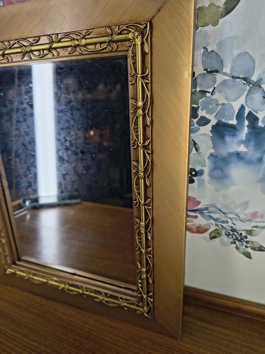 Nowe lustro w ozdobnej ramie