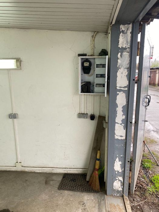 Продам гараж под склад сто Ньютона.  Коммунальная.новые дома