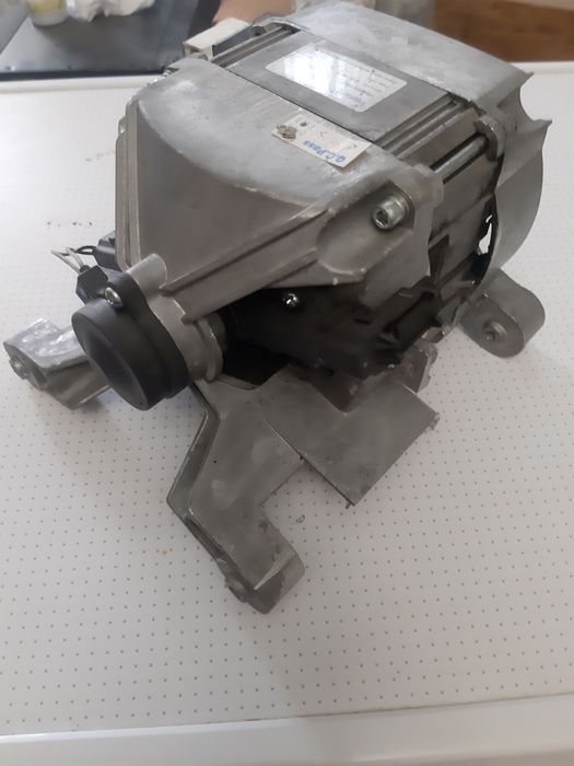 Продам запчасти на стиральную машину Delfa