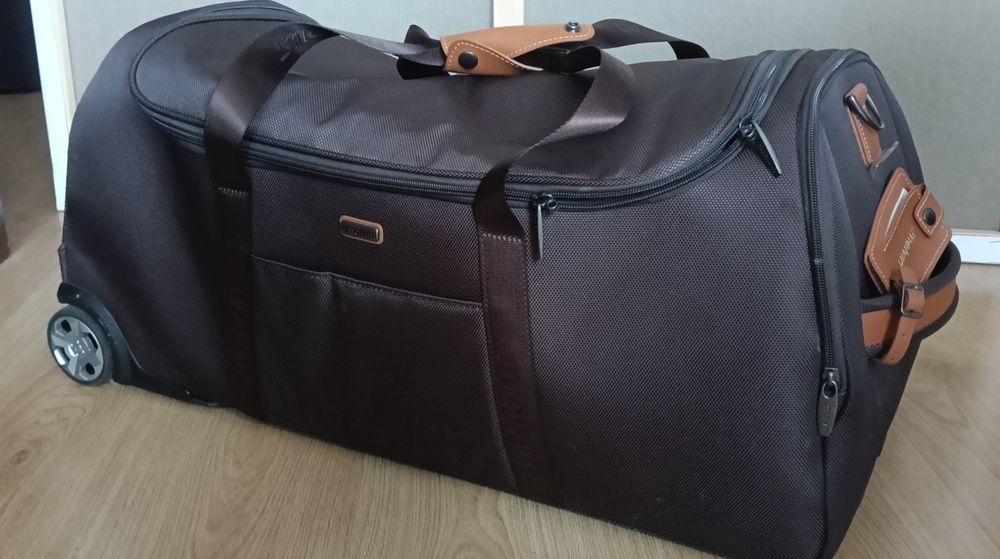Walizka elegancka Torba podrużna na kółkach duża raz użyta