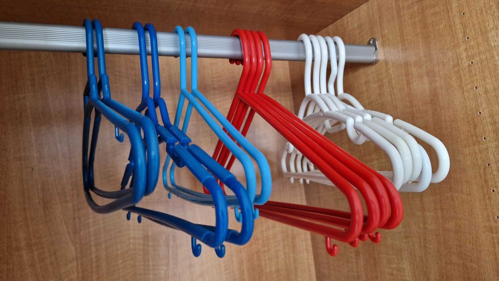 Conjunto 14 cabides multi cor em plastico