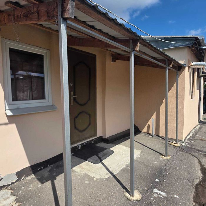 Продам частину будинку , район магазину Океан