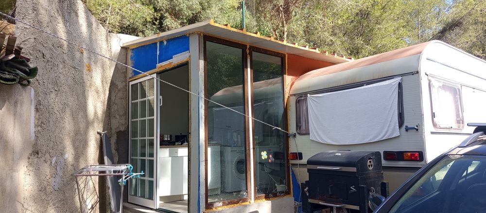 Vendo caravana fica em terreno