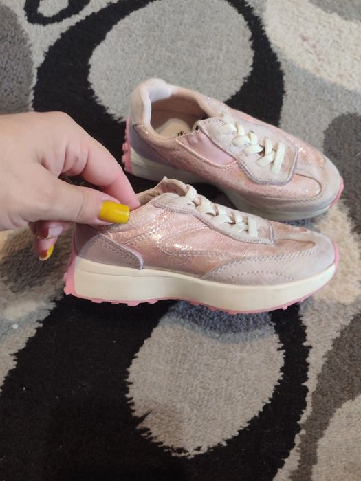 Кросівки на дівчинку круті