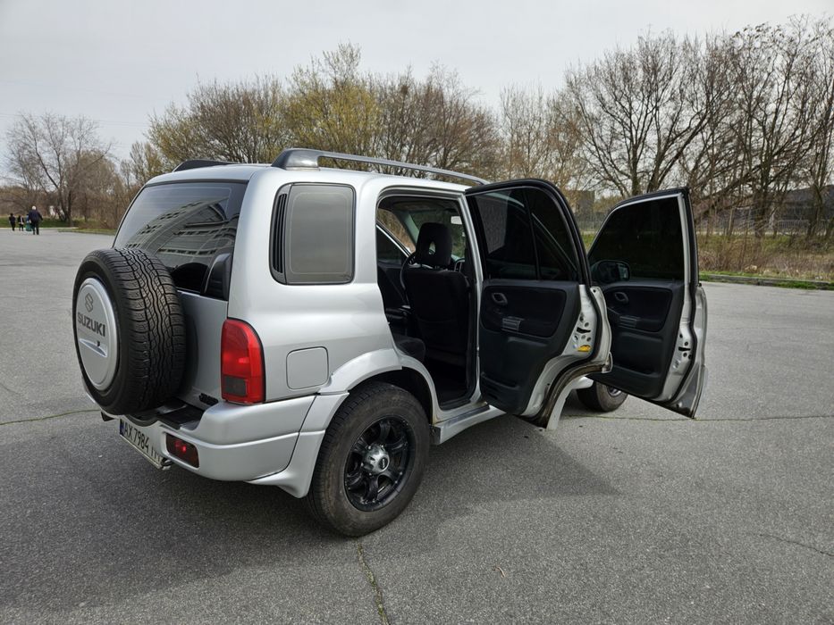 Suzuki Grand Vitara 2.0 бензин 2003