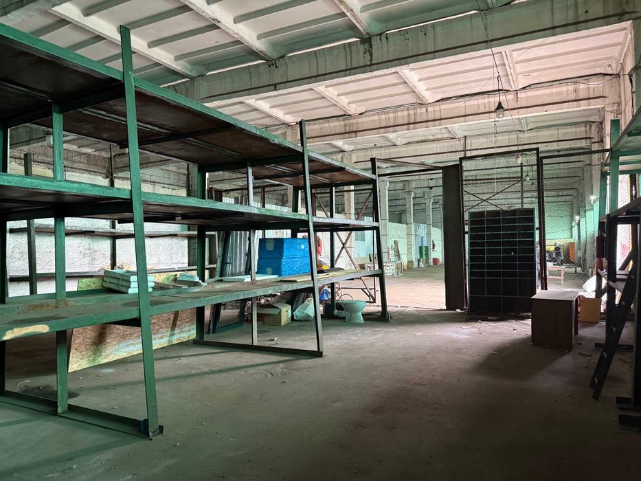 Оренда складу 432 м² у Вінниці зі стелажами