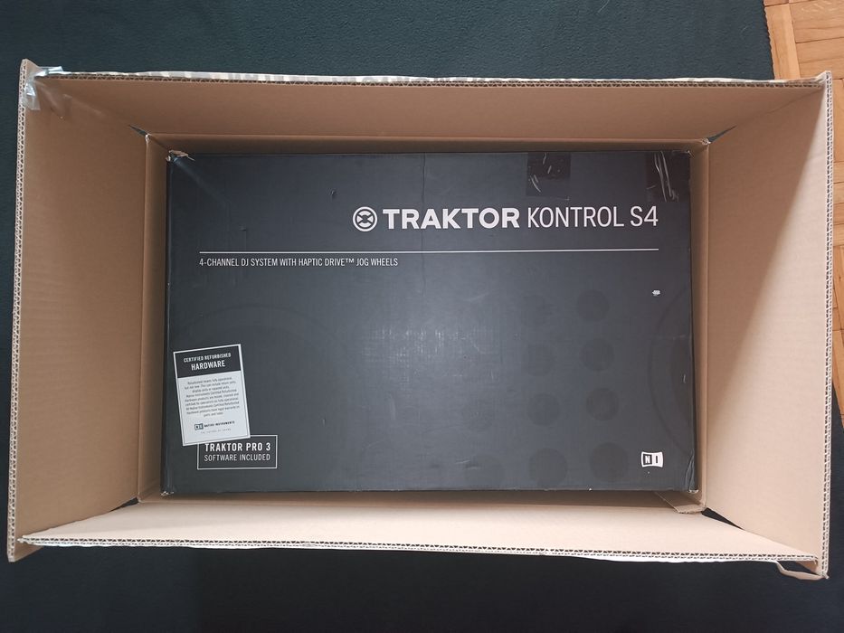 TRAKTOR KONTROL S4 MK3 (Refurbished)