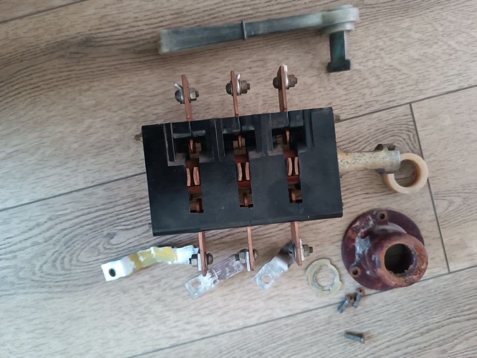 Рубильник, вимикач-роз'єднувач