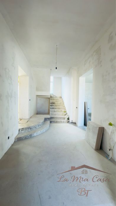 Продаж стильного будинку під ключ , приміська