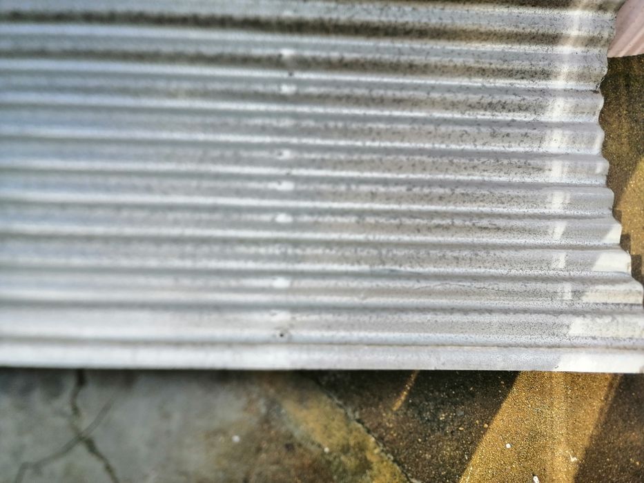 Telha em alumínio com as medidas C 324 cm L 128cm