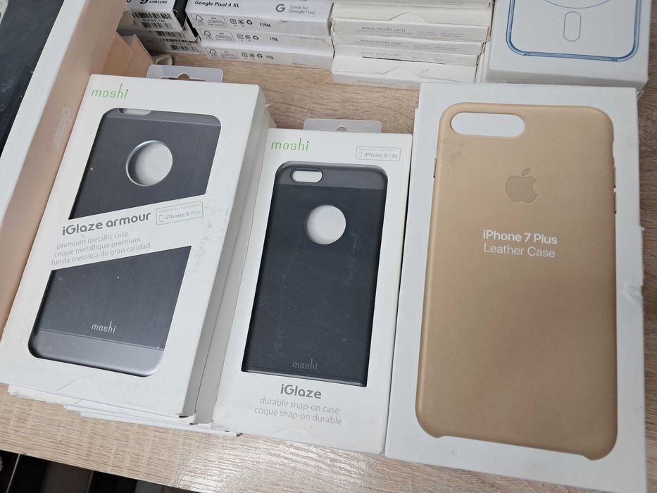 Лот чохлів для телефону 49 штук.