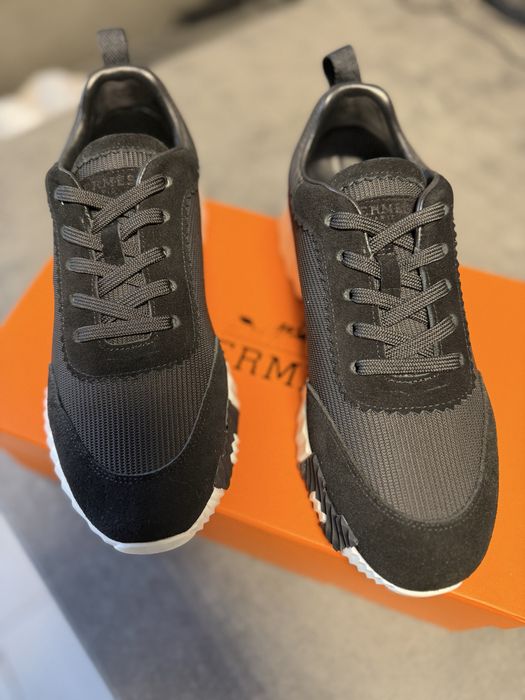 Продам кроссовки Hermes