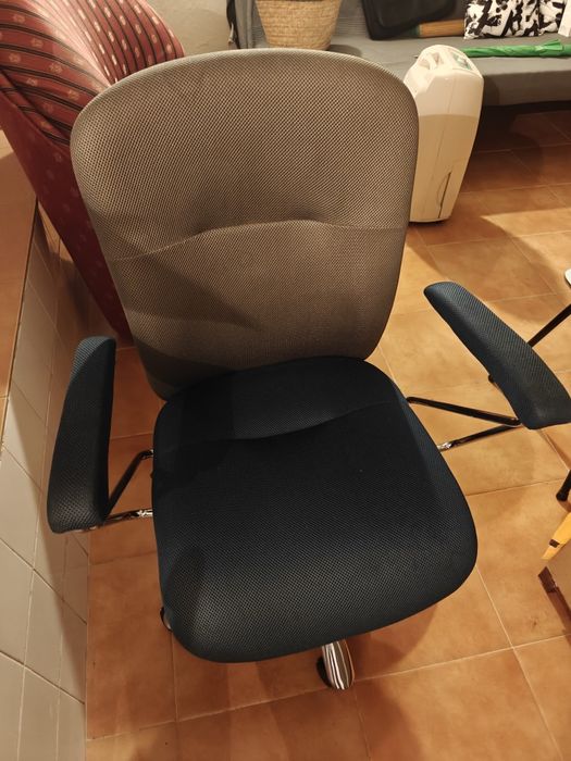 Cadeira de escritório regulável, como nova