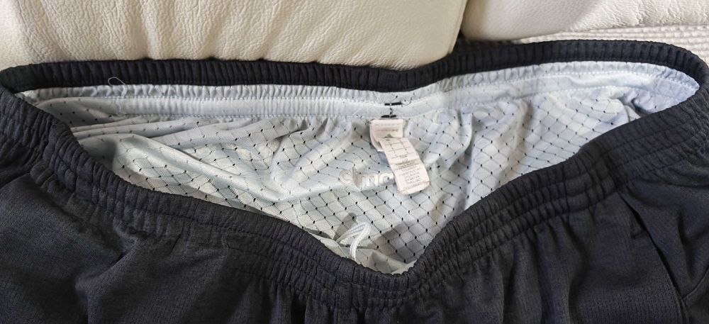 Adidas Climachill Szorty z Kieszeniami. L