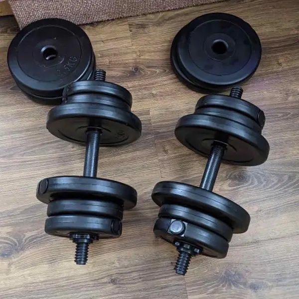 Гирі, штанги, гантелі, бігові доріжки, лава для жиму