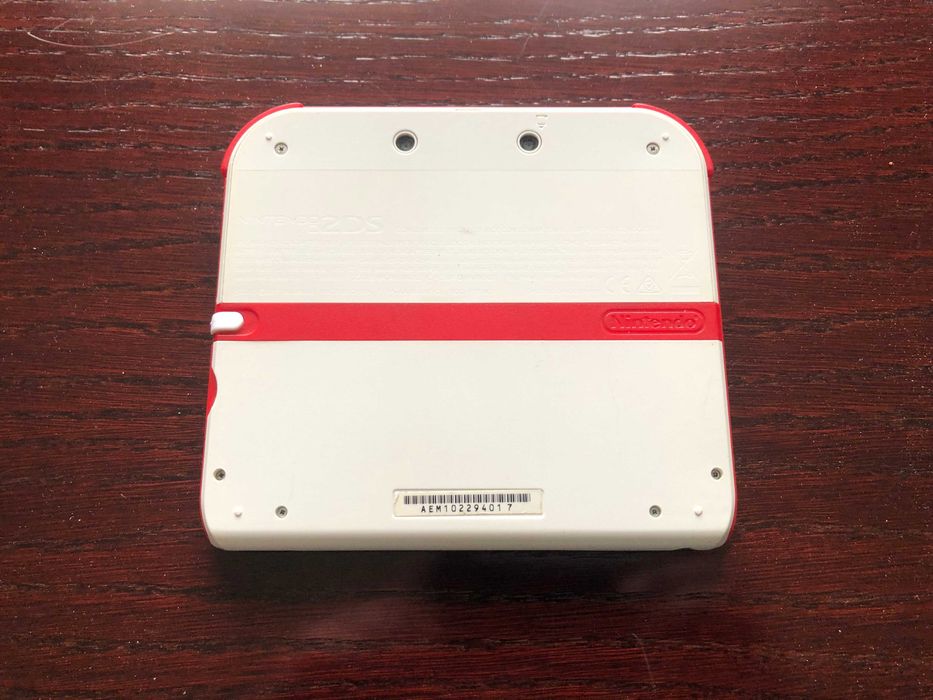 Konsola Nintendo 2DS Biało-Czerwona + akcesoria