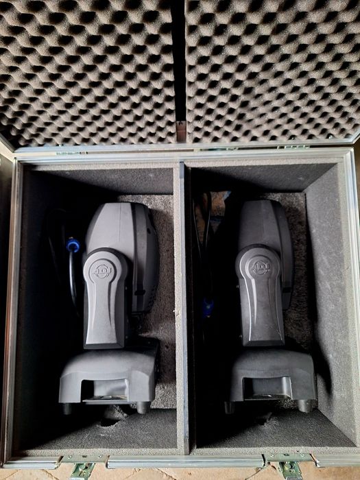 4 Głowice ADJ Focus Spot 2X + 2 casy na kołach