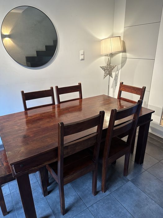 Stół drewniany z krzesłami