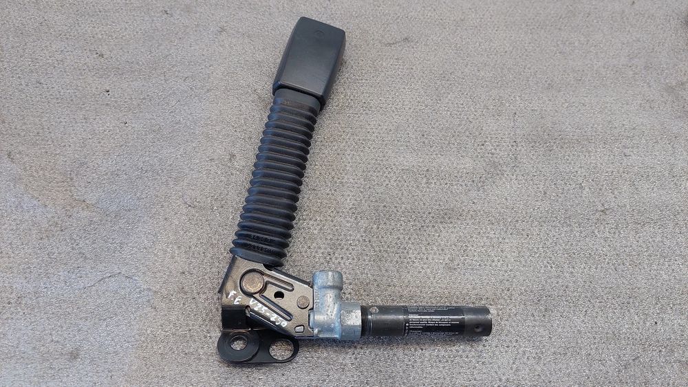 Encaixe de cinto frente esquerdo BMW 3 Compact (E36)