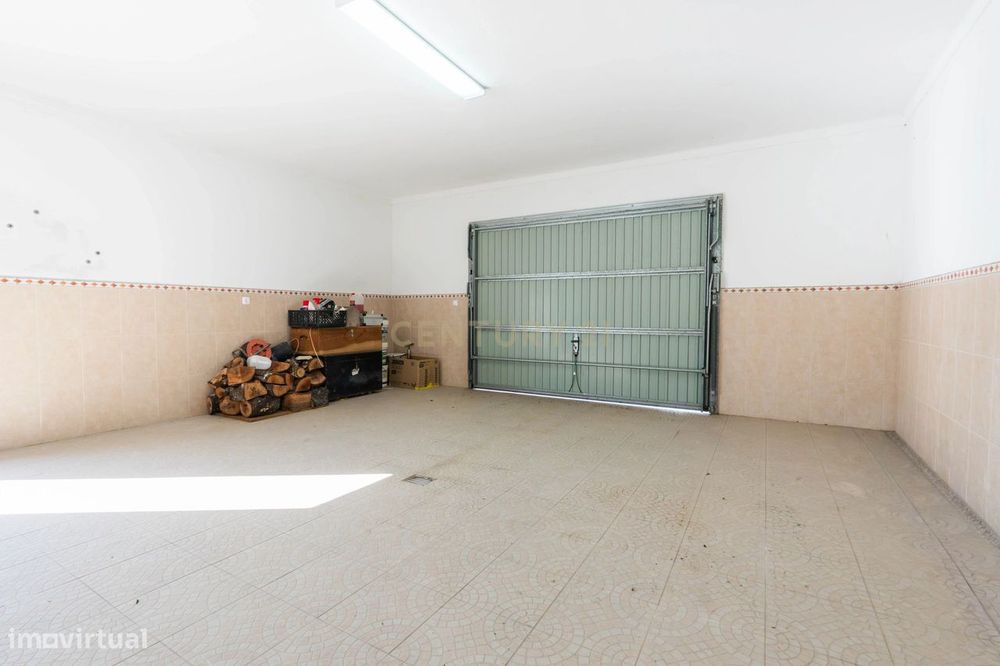 Moradia T4 Mobilada e Equipada com Garagem e Anexo no Bairro do Altinh