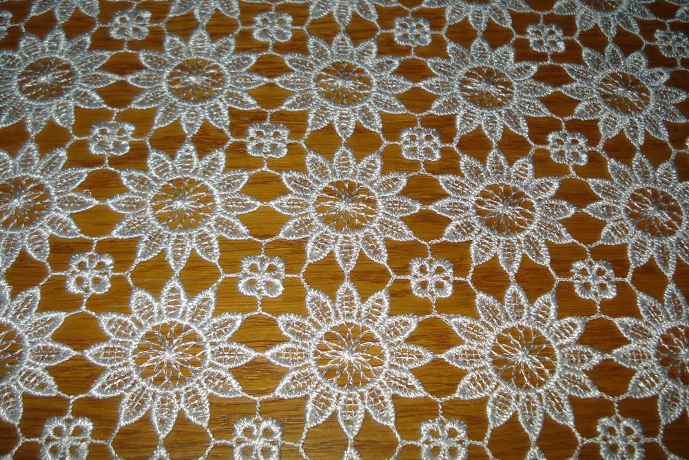 Piękny obrus gipiurowy 180x132