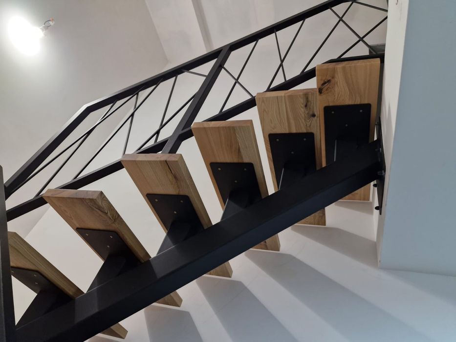 Schody metalowe na belce centralnej,schody loft ,nowoczesne,wewnętrzne